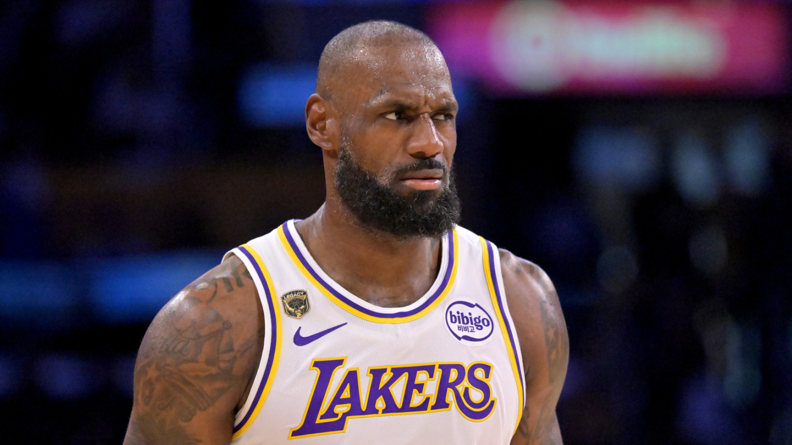 https://www.yardbarker.com/media/d/3/d3061fac2350df56622d15788fa10537ef574408/thumb_16x9/lebron-james-reportedly-upset-lakers-wild-reason.jpg?v=1