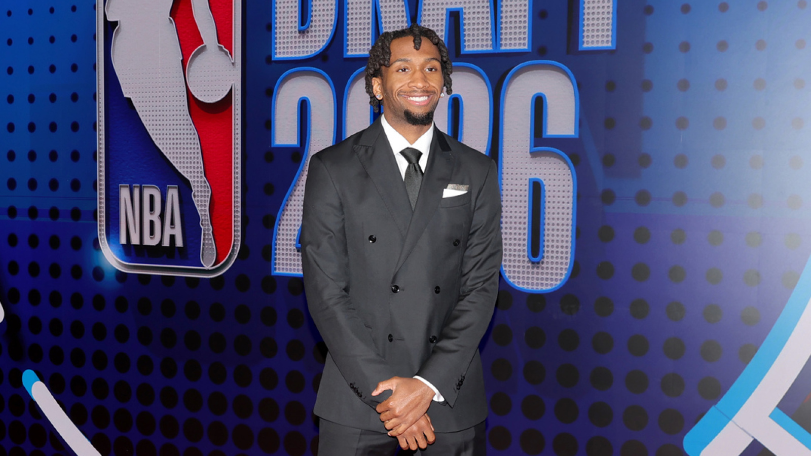 https://www.yardbarker.com/media/d/3/d31cd3ff132c7e9dd686fca574f7e331b5d361b0/thumb_16x9/jazz-select-darryn-peterson-2-pick-nba-draft.jpg?v=1