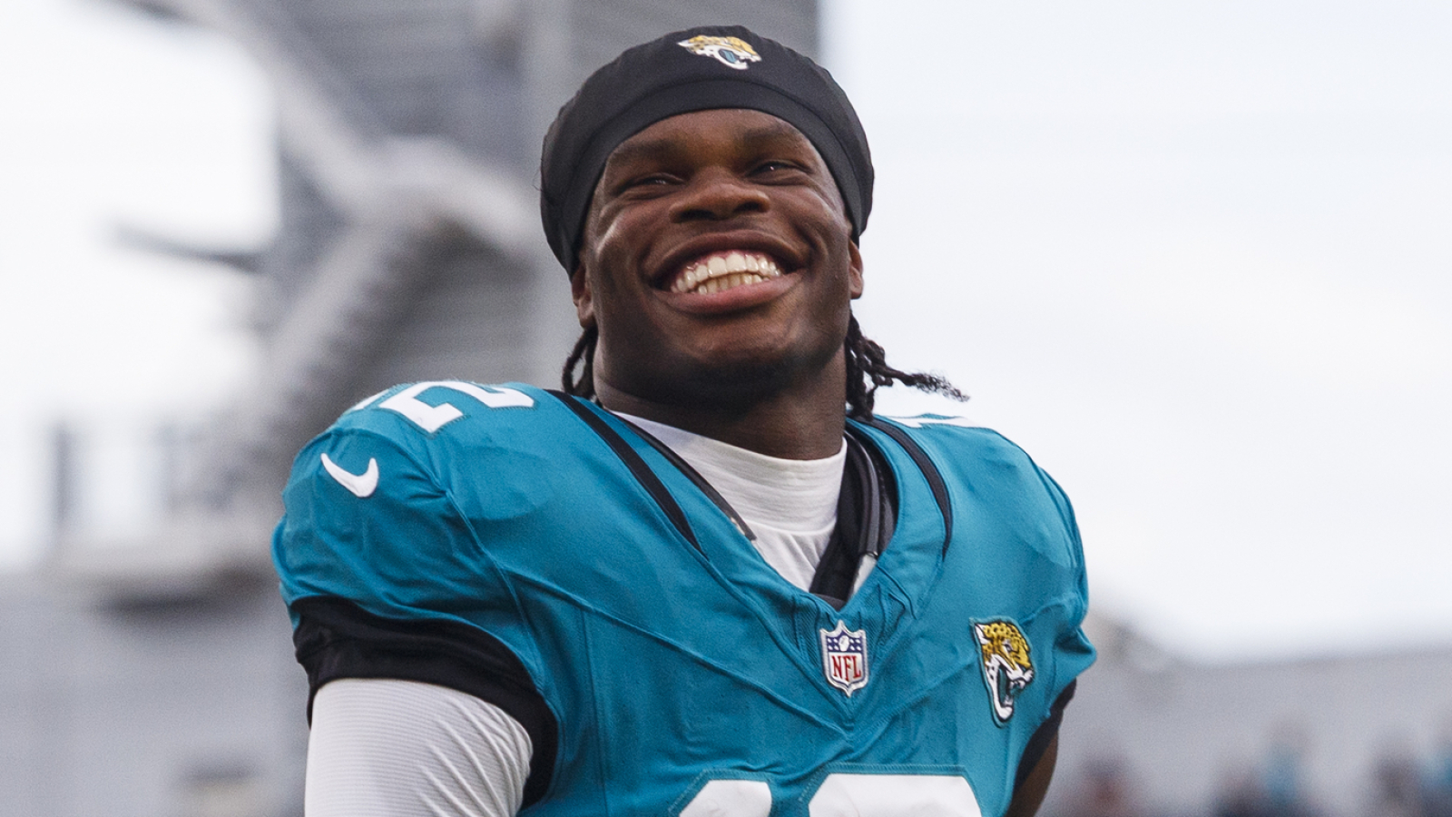 https://www.yardbarker.com/media/d/3/d3d7005f16a41c40d0043d5c4b0819c768d18416/thumb_16x9/jaguars-plans-hunter-remain-unclear-debut.jpg?v=1