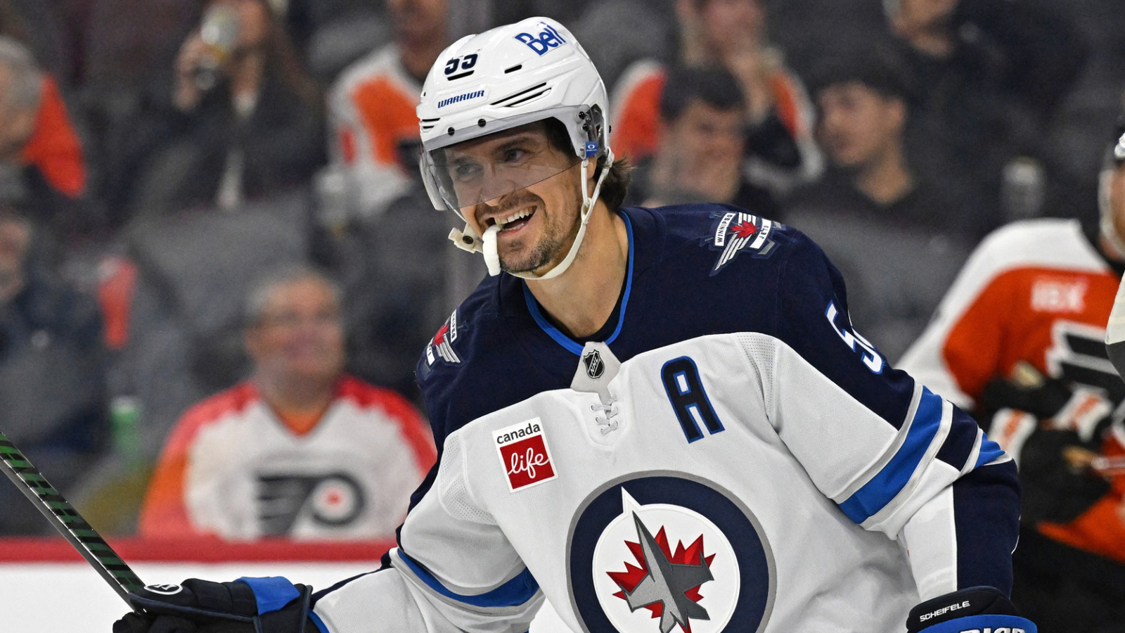 https://www.yardbarker.com/media/d/4/d41ec0165c38868e5e11c82424ebb4d6aa9255dd/thumb_16x9/mark-scheifele-passes-blake-wheeler-as-jets-time.jpg?v=1