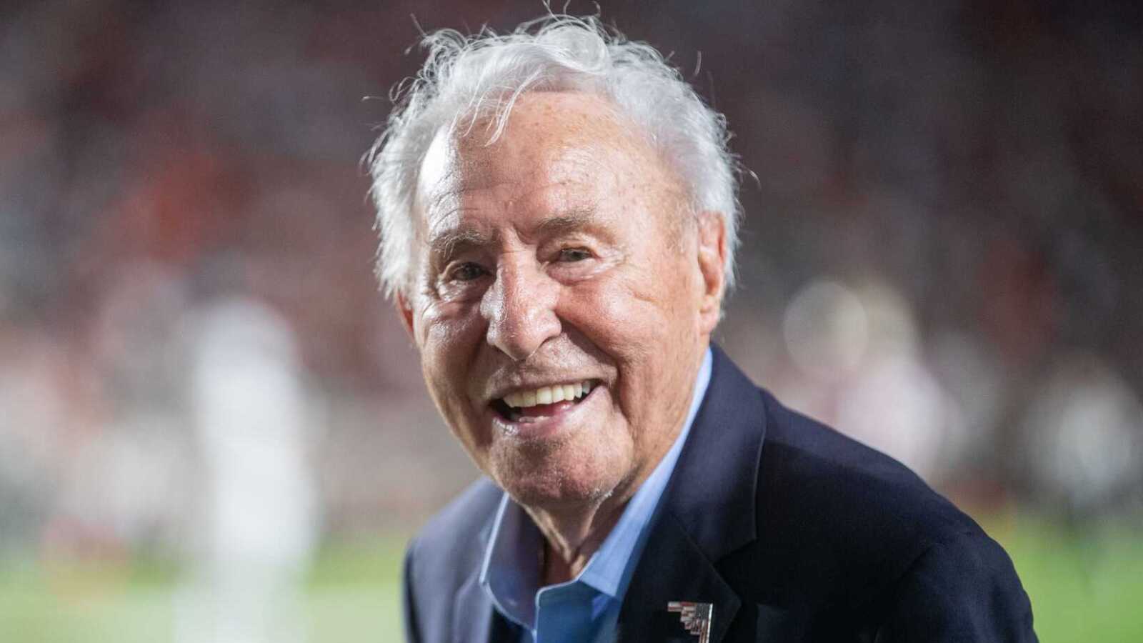 Lee Corso dislikes being away from college football: 'It sucks' Lee Corso dislikes being away from college football: 'It sucks'