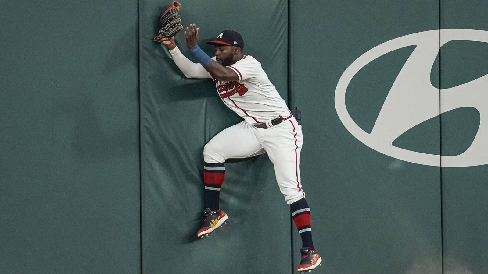 Braves outfielders made huge errors on inside-the-park HR - Vimarsana News