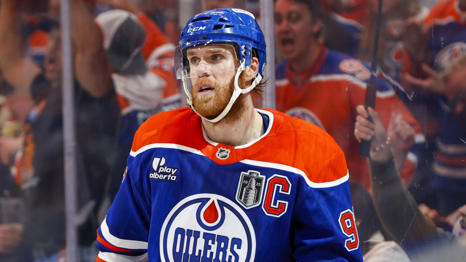 https://www.yardbarker.com/media/d/4/d498c14fd2bfab82fd6da2658b40c5931b442bf6/thumb_16x9/oilers-gm-stan-bowman-offers-massive-connor.jpg?v=1