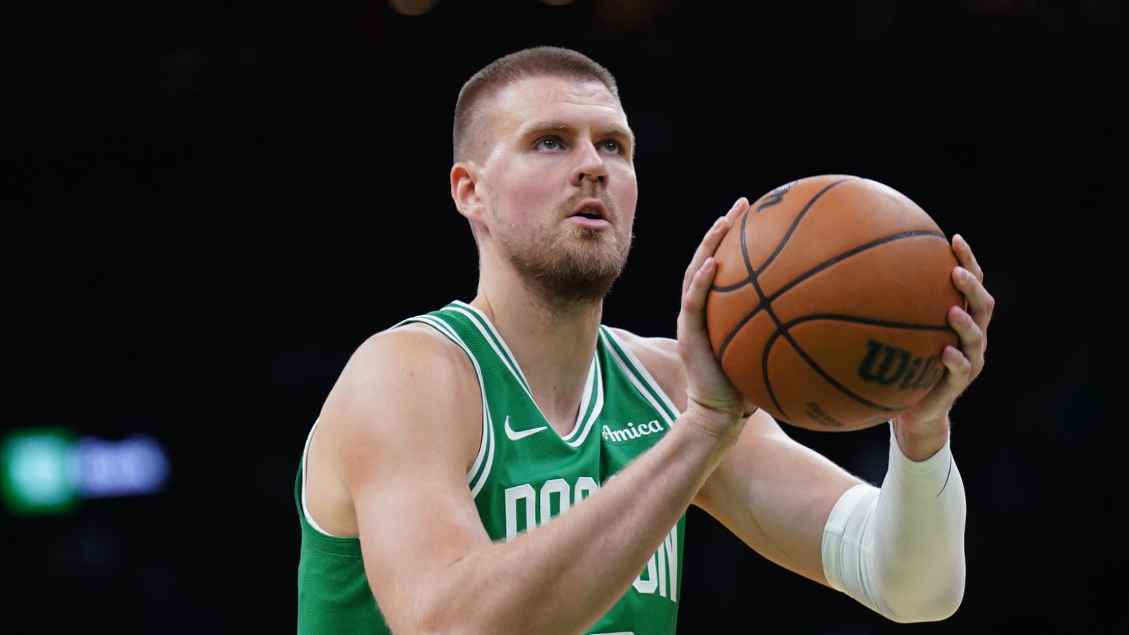 https://www.yardbarker.com/media/d/4/d4a199cc44981af3b50b0de7cf9b2909eee30b34/thumb_16x9/hawks-geared-long-distance-offense-next-season.jpg?v=1