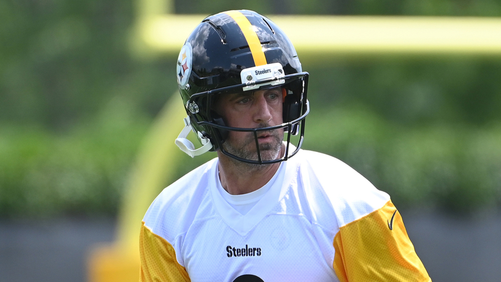 https://www.yardbarker.com/media/d/4/d4b06481317a0c147d95a6e8e0a04889d8f03232/thumb_16x9/rodgers-reportedly-impressed-first-days-steelers.jpg?v=1