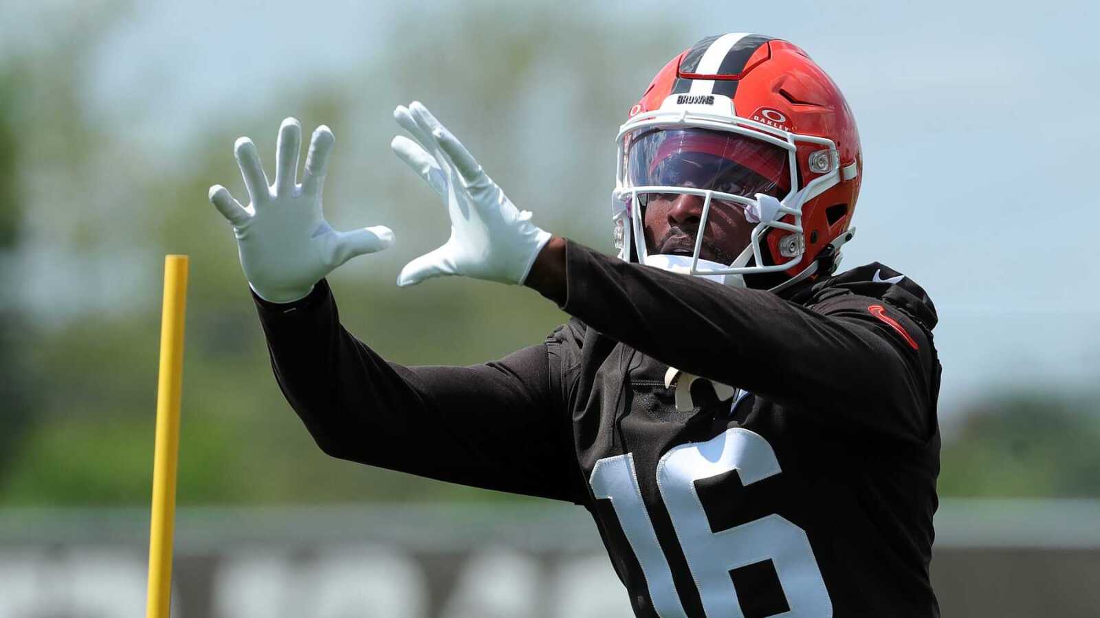 https://www.yardbarker.com/media/d/5/d553e97376a04a975f2ddb2fe30be42f3ecb7b45/thumb_16x9/whats-next-wr-diontae-johnson-latest-release.jpg?v=1