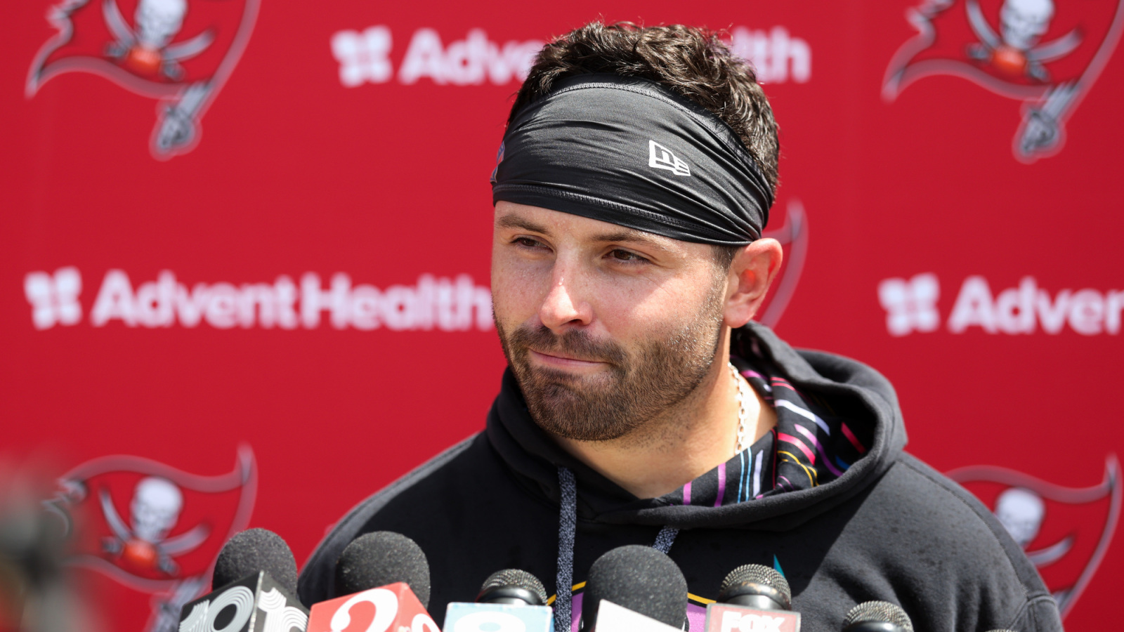 https://www.yardbarker.com/media/d/5/d56dc26b1cfd3b40ff8dc0368c6eda2b6da6ef57/thumb_16x9/stats-show-coen-changed-best-out-mayfield-bucs.jpg?v=1