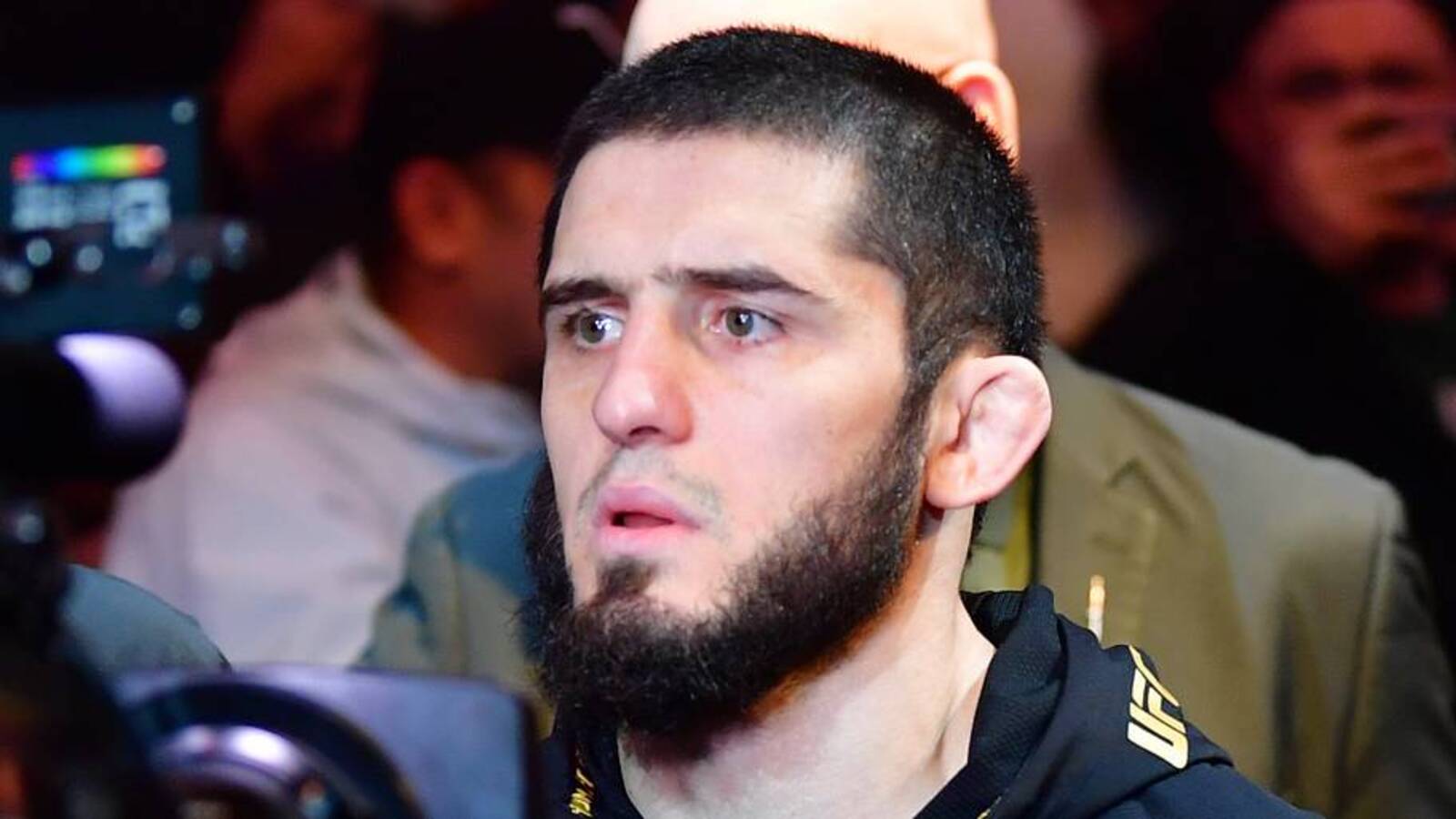 איסלאם מחצ'ייב ומקנזי דרן לפני הקרבות באירוע UFC 330 בפילדלפיה