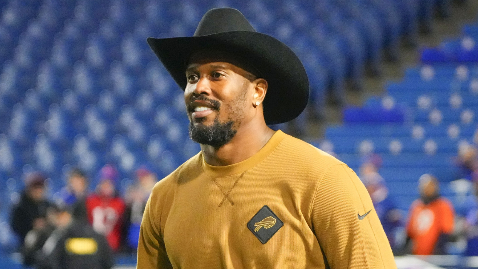 https://www.yardbarker.com/media/d/6/d64a2edd1f6ee2e28d3cfe15366387bfe1c328ff/thumb_16x9/chat-prescott-helped-result-miller-joining-cowboys.jpg?v=1