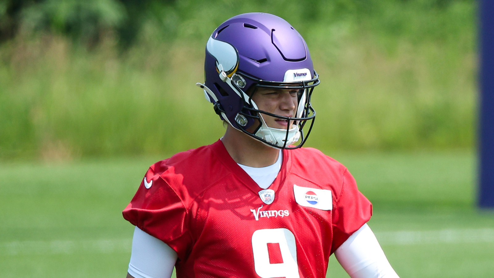 https://www.yardbarker.com/media/d/6/d6a00d4994619179417940509b117e7bc6486bbf/thumb_16x9/vikings-passed-on-darnold-rodgers-mccarthy.jpg?v=1