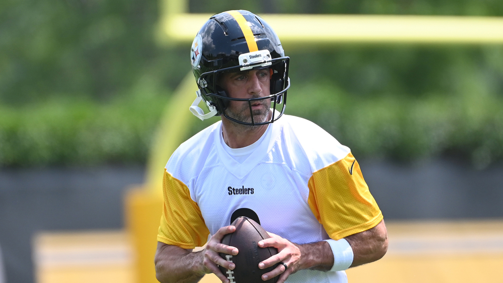 Steelers' Follow-Up To Aaron Rodgers' Lone Season In Pittsburgh Could Be 1  Of 2 Former First Overall Picks | Yardbarker