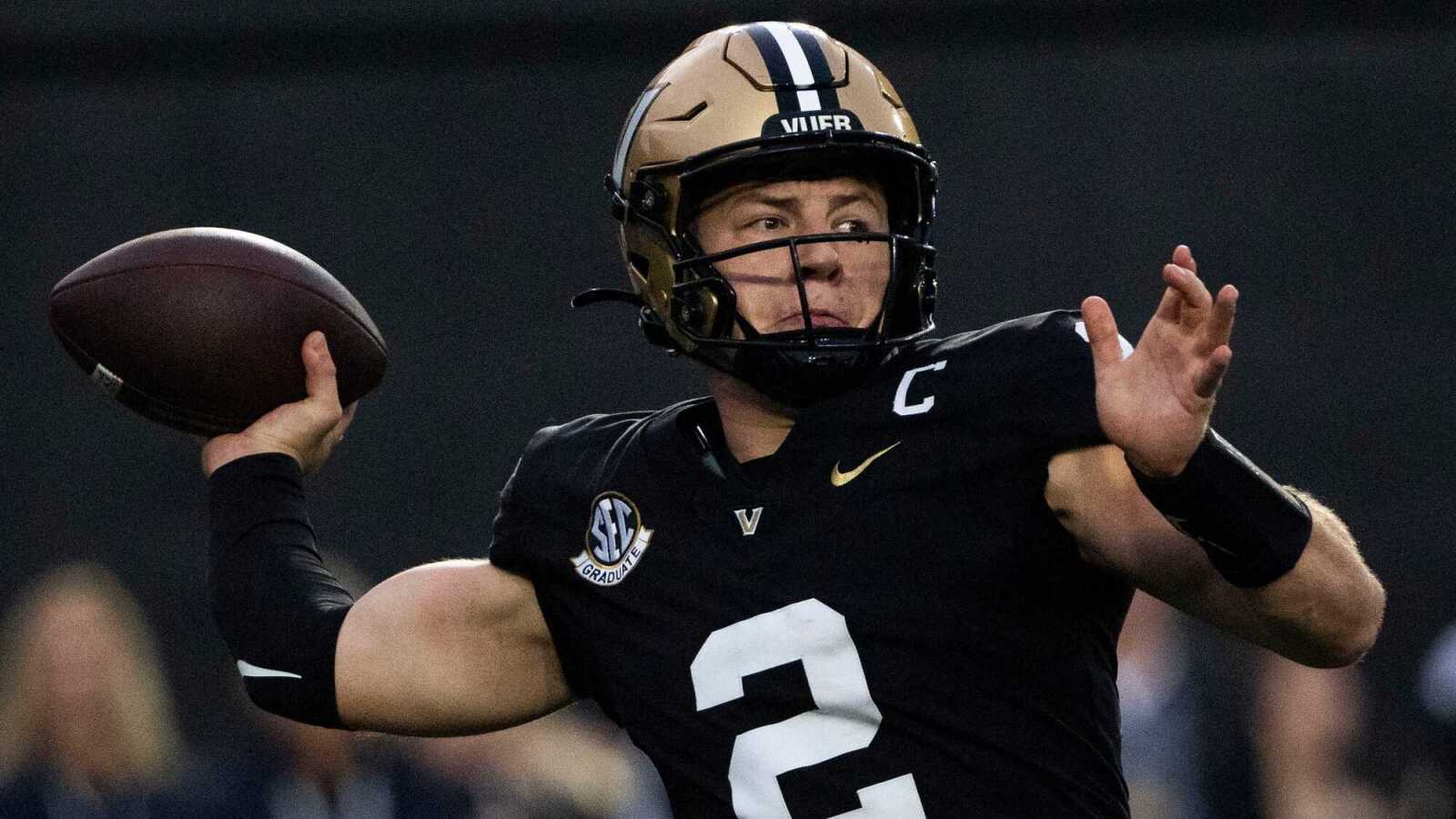 https://www.yardbarker.com/media/d/6/d6fdbcb2c28883adef31c8d5d7a02f8b8df75d94/thumb_16x9/10-intriguing-players-heading-2025-college.jpg?v=1