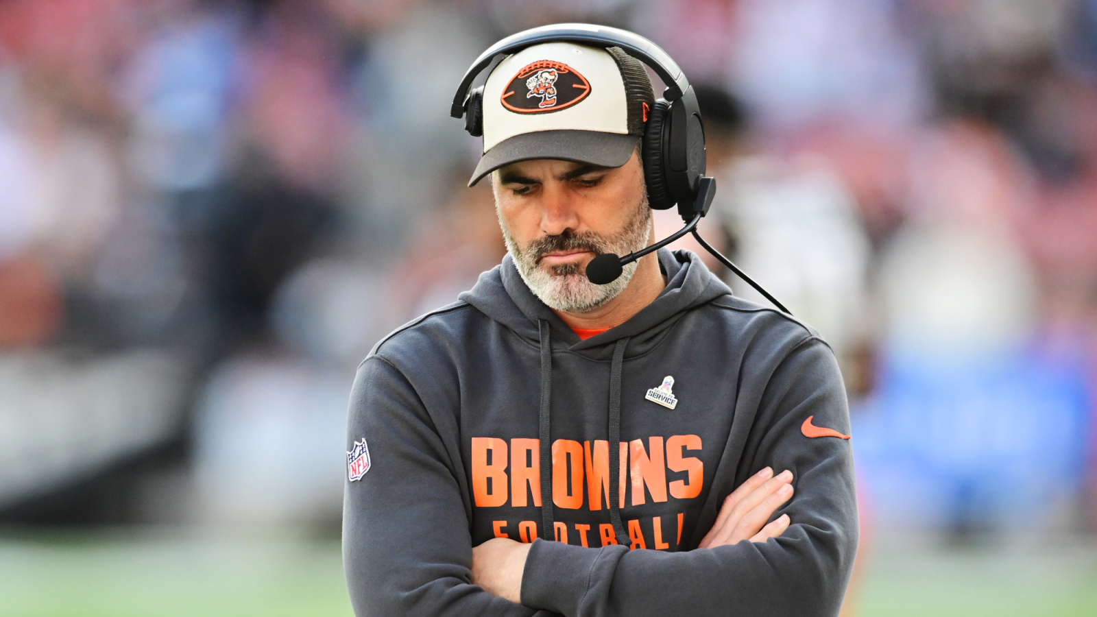 https://www.yardbarker.com/media/d/6/d6ff202ae3624a57331b9671d494e6c4c24da619/thumb_16x9/browns-hc-frustrated-pick-six-against-eagles.jpg?v=1