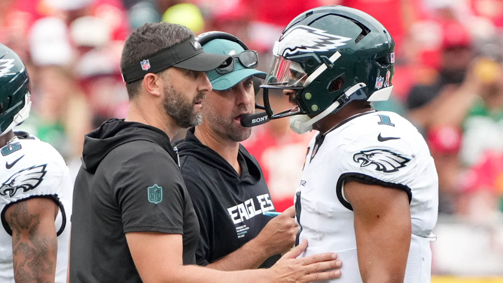 https://www.yardbarker.com/media/d/7/d7994101b4f43c5a8caadff702cd0eddf5c13ae1/thumb_16x9/eagles-hofer-harsh-criticisms-lack-creativity.jpg?v=1