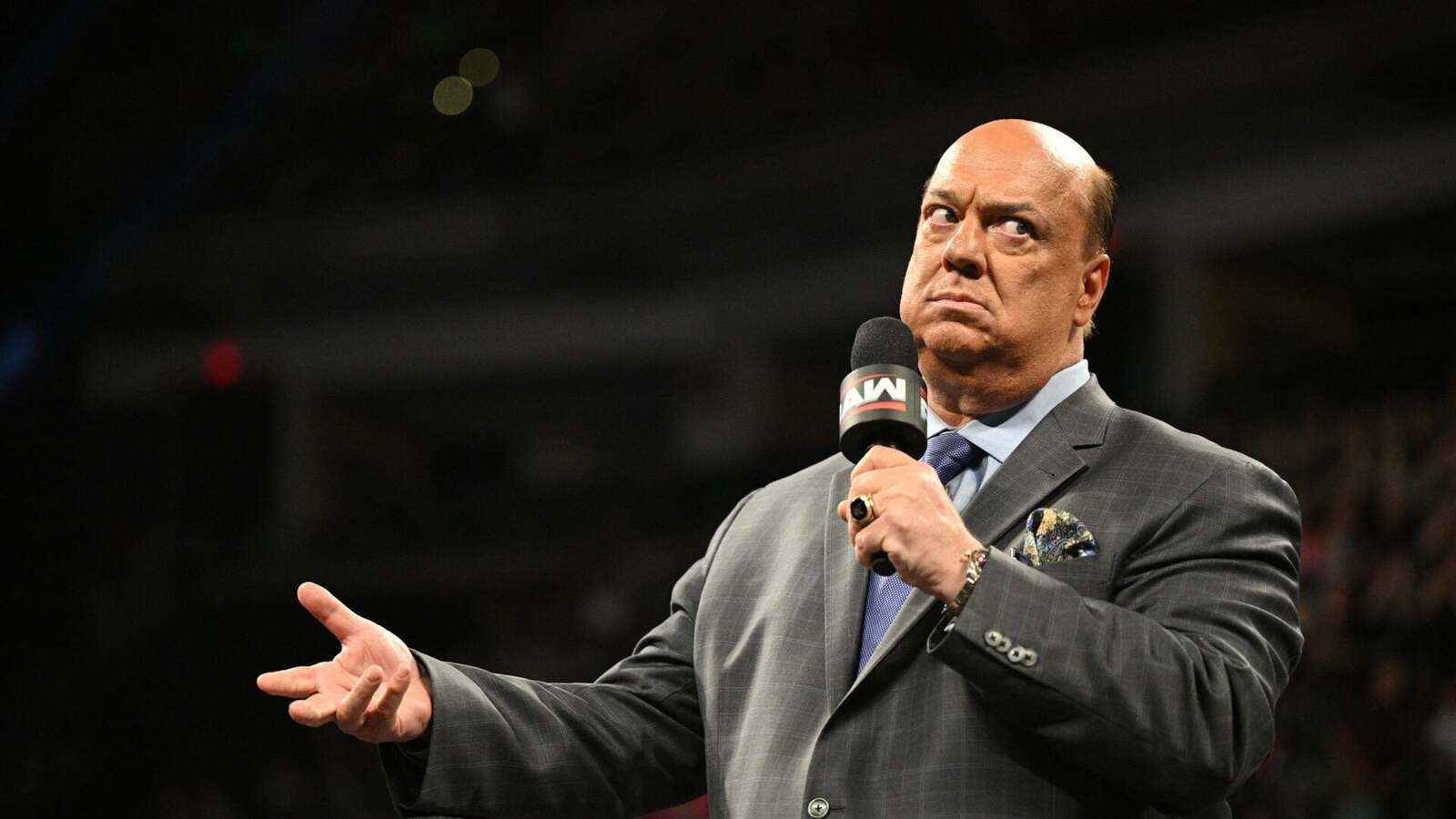 Paul Heyman claims Michael Jordan asked him for a picture, he agreed out of respect for Phil Jackson