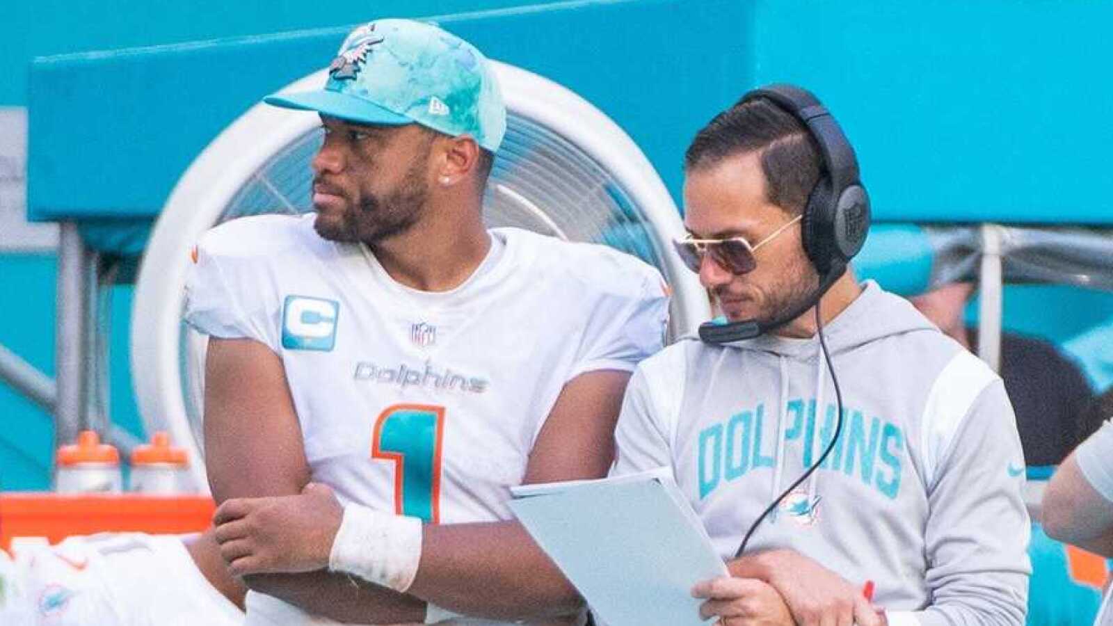 https://www.yardbarker.com/media/d/7/d7e1195227cdd487b6ddf204b68a2ad3e4d6caca/thumb_16x9/mcdaniel-tagovailoa-major-disagreement-dolphins.jpg?v=1