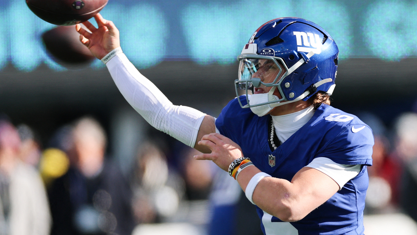 Jaxson Dart Suffers Hit in Giants' Preseason Game, Returns to Play