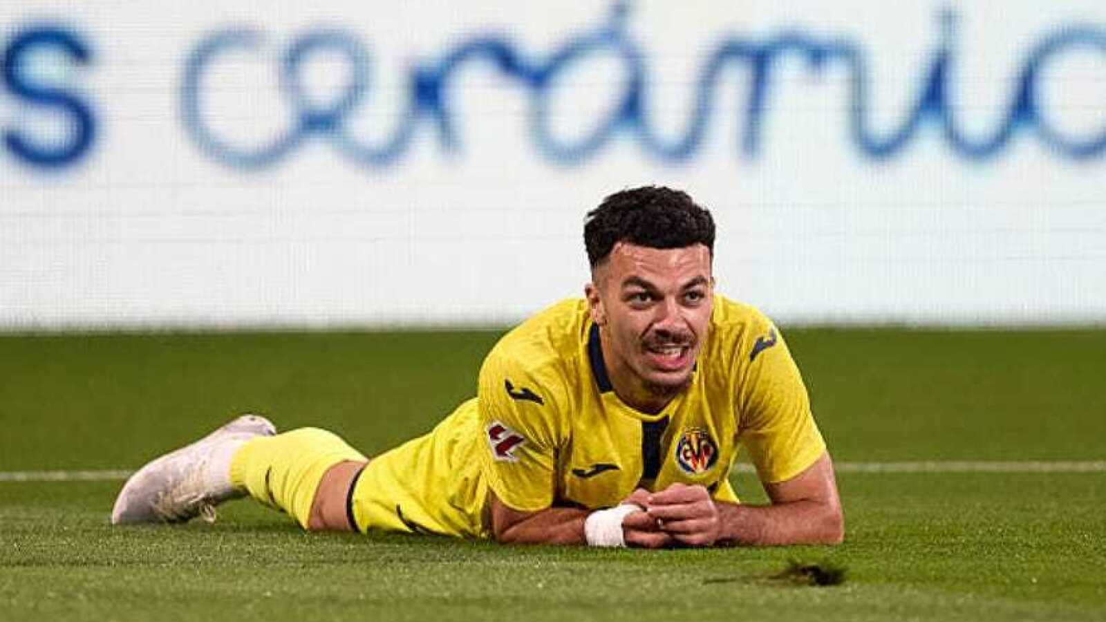 Georges Mikautadze in a Villarreal kit reacting during a La Liga match at Estadio de la Ceramica.