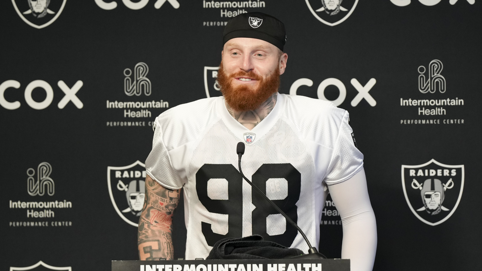 https://www.yardbarker.com/media/d/8/d866a93d8f3317c266035a47d322f59eb51a47d7/thumb_16x9/cousins-mendoza-crosby-raiders-nfls-top-attraction.jpg?v=1