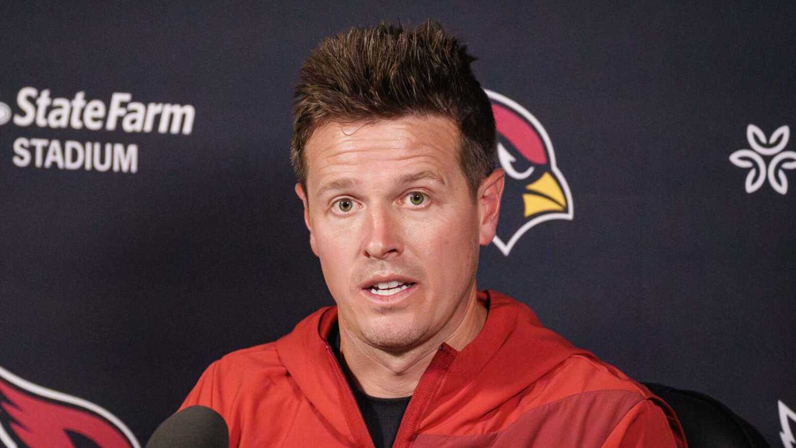 https://www.yardbarker.com/media/d/8/d86e88de35b43c7b19c7efce2ad6f62eeb82b638/thumb_16x9/mike-lafleur-committed-starting-jacoby-brissett.jpg?v=1