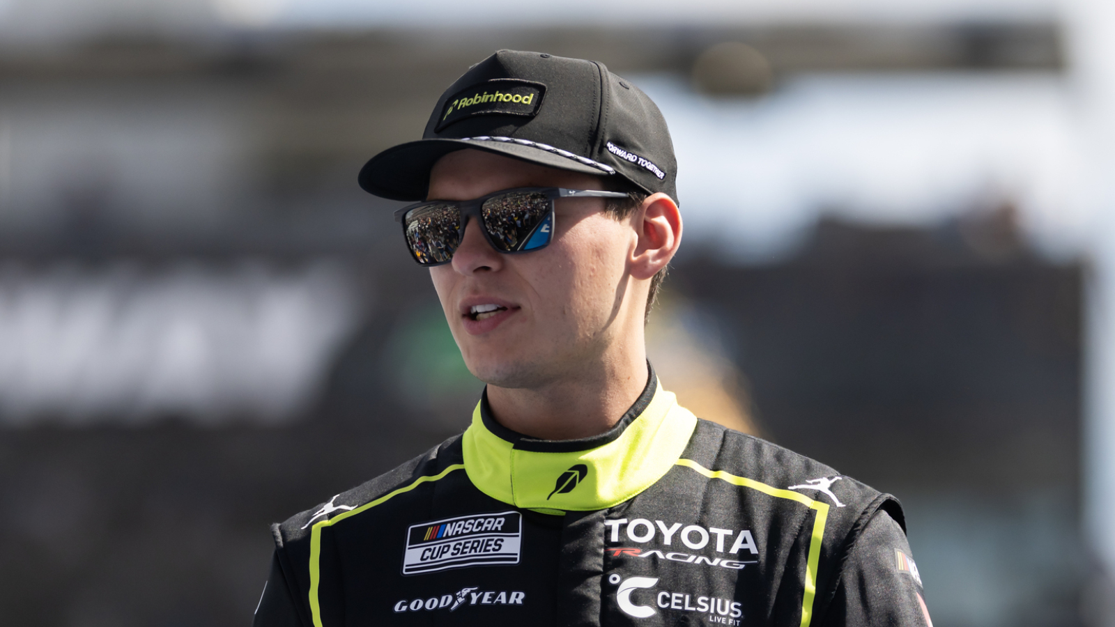 https://www.yardbarker.com/media/d/8/d899754947a6f0f5a277dcad9257129b8f4bbfa5/thumb_16x9/denny-hamlin-believes-corey-heim-nascars-next.jpg?v=1