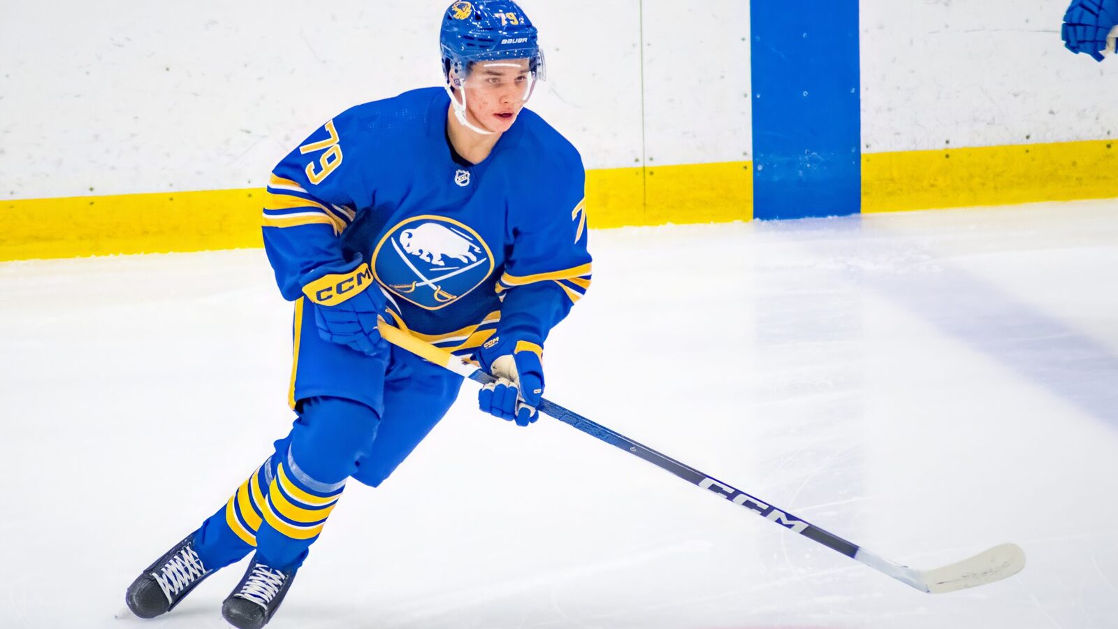 Hurricanes sign Viktor Neuchev to one-year contract