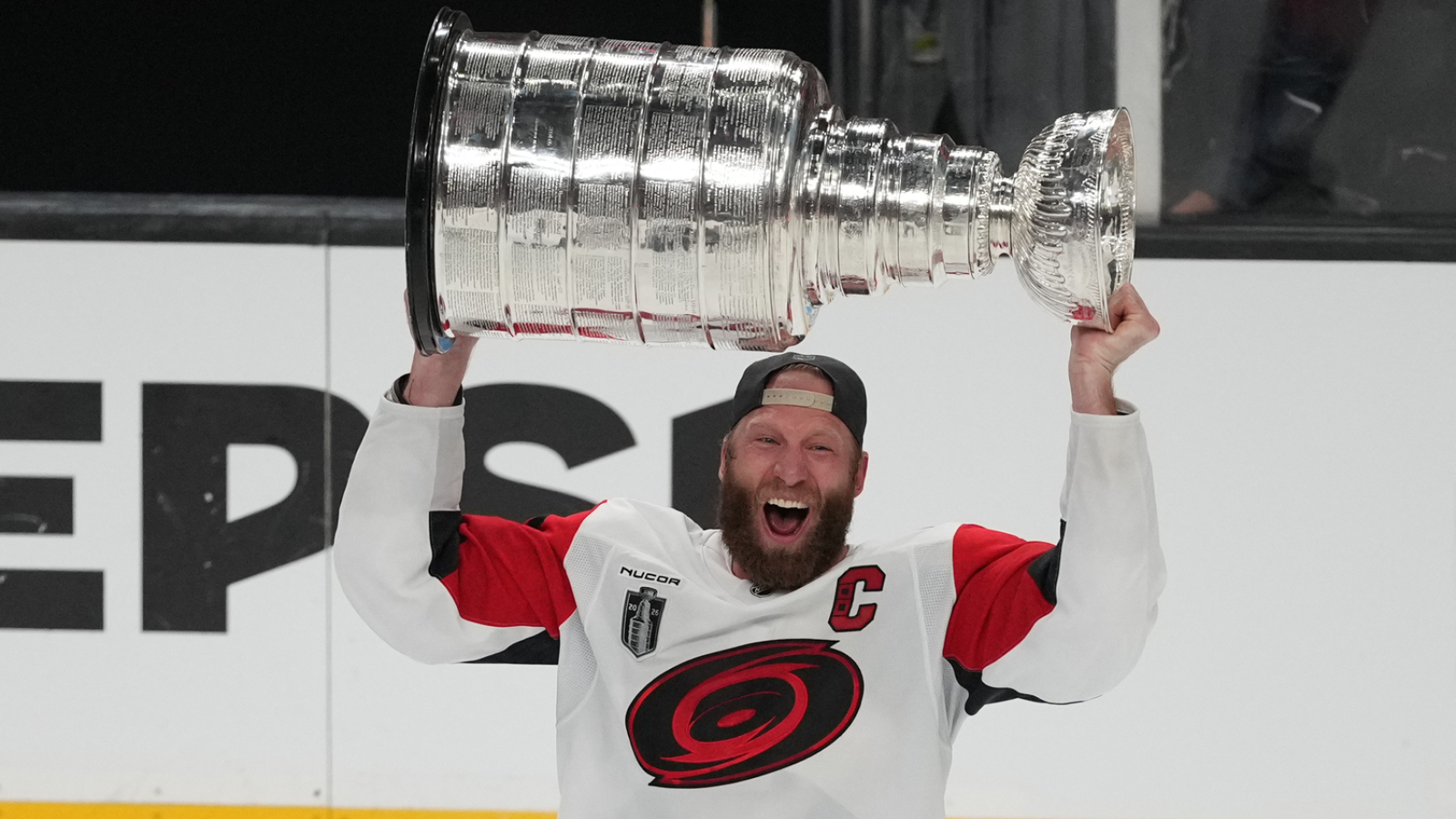 https://www.yardbarker.com/media/d/8/d8c19357fd391eb6c1aef85b1b63c5d2680a4e79/thumb_16x9/conn-smythe-trophy-winners-quiz.jpg?v=1