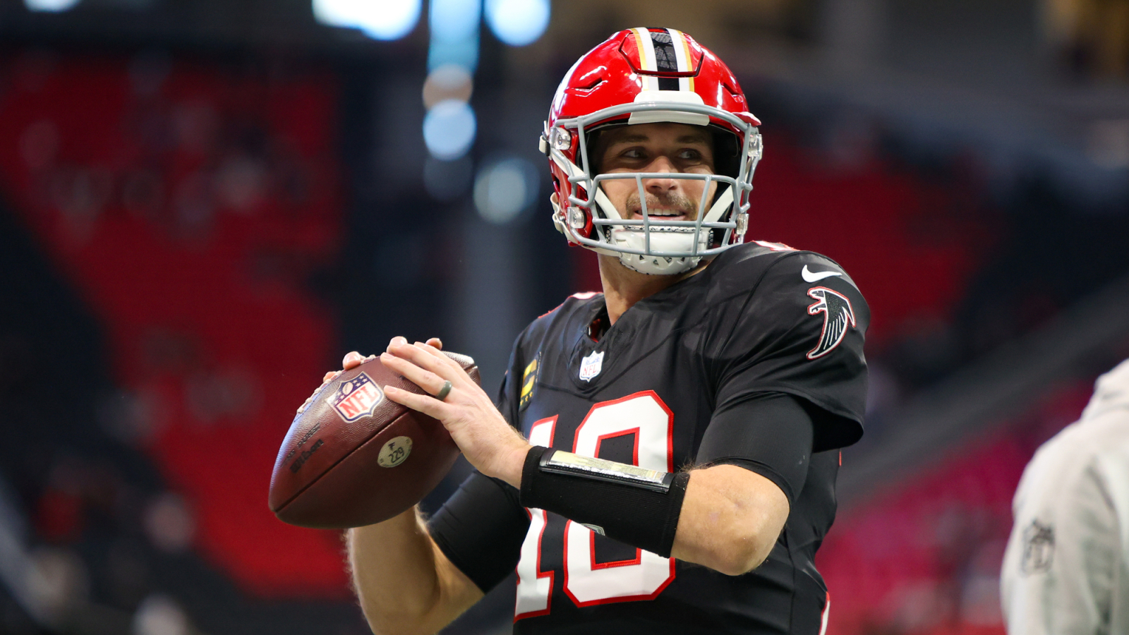 https://www.yardbarker.com/media/d/8/d8d857576081b010710b5b335300fb70c1e8287f/thumb_16x9/dec-22-2024-atlanta-georgia-usa-atlanta-falcons.jpg?v=1