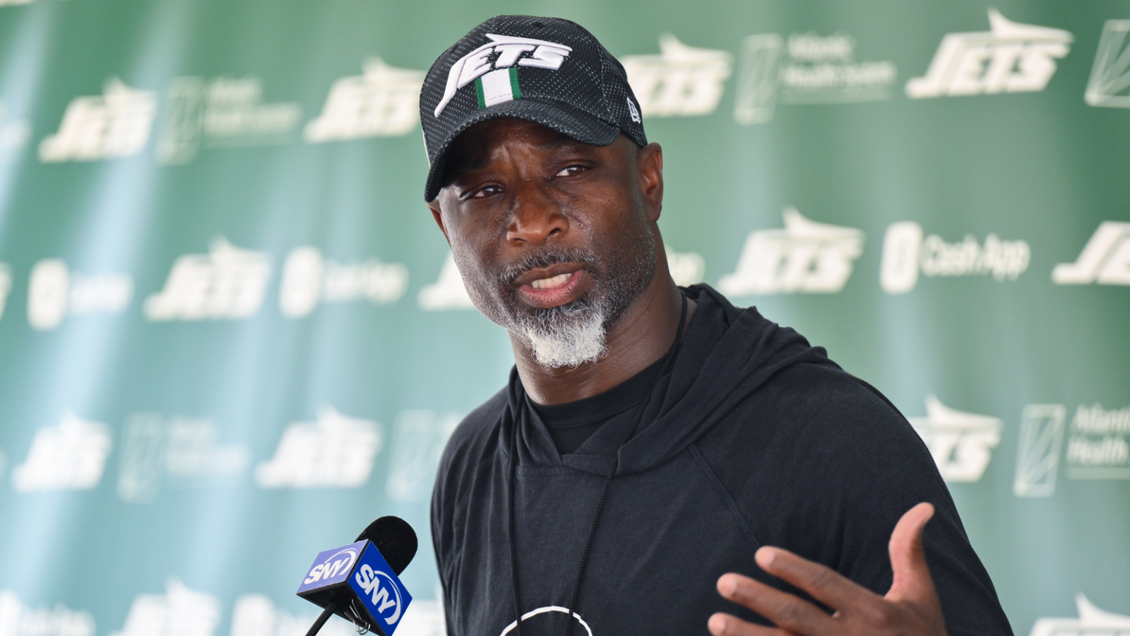 Jets’ Aaron Glenn addresses ongoing handling of Justin Fields, Tyrod Taylor situation