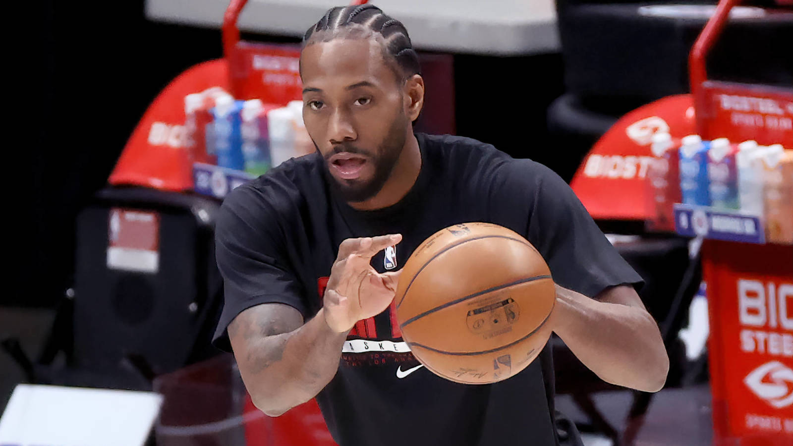 Kawhi expected to stay with Clippers but 'intrigued' by Heat? - Vimarsana News