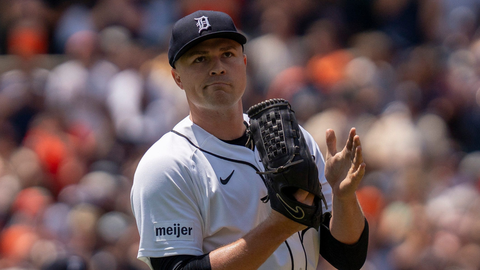 Plane flies anti-Dodgers banner over Wrigley Field before Tarik Skubal's debut vs. Cubs