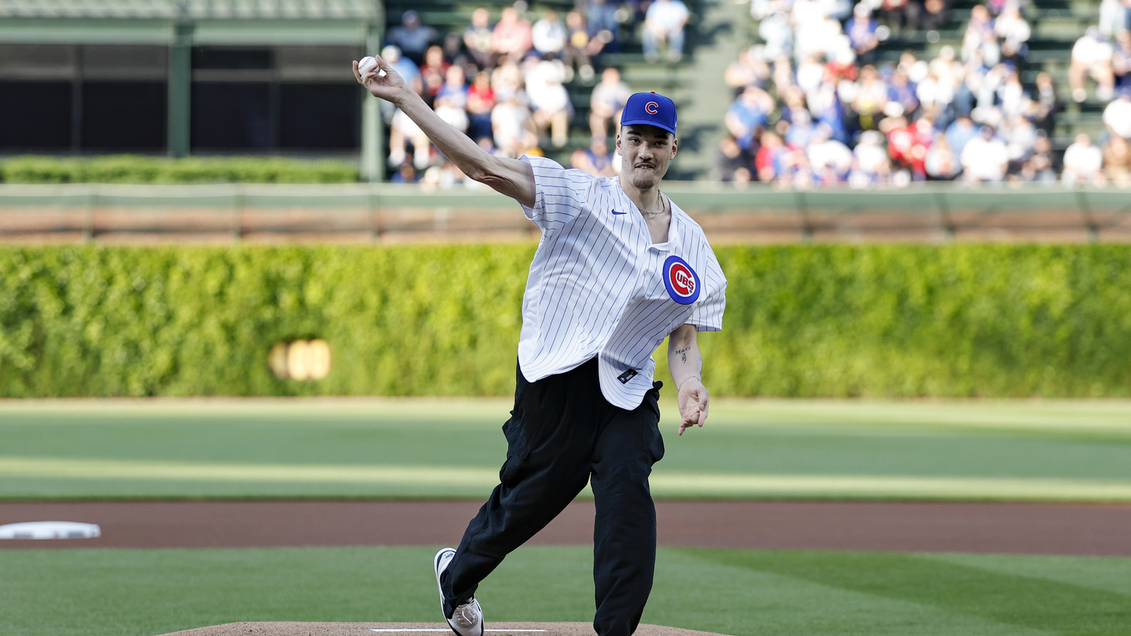 Former Purdue star Zach Edey misses badly on ceremonial first pitch at
