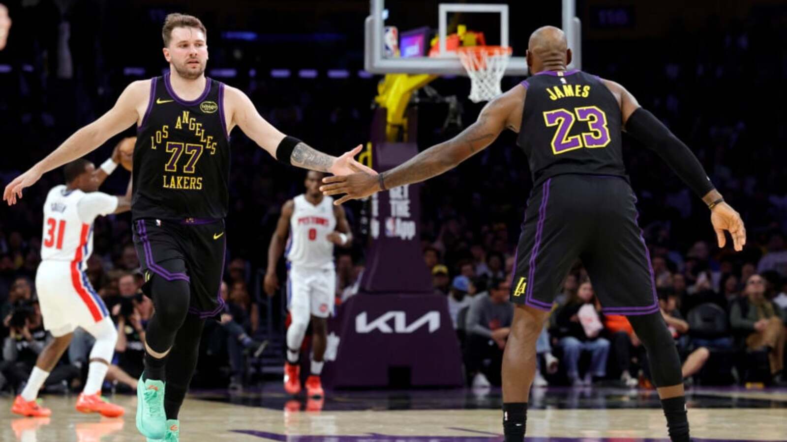 https://www.yardbarker.com/media/d/a/da3806a987347b303f63857ced175406facbfafe/thumb_16x9/GettyImages-2254121129-919x627.jpg