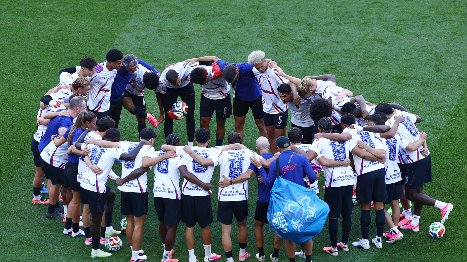 https://www.yardbarker.com/media/d/a/da42a70455b56b481e301b19fcedbba766da4efe/thumb_16x9/usmnt-sends-heartfelt-letter-world-cup-exit.jpg