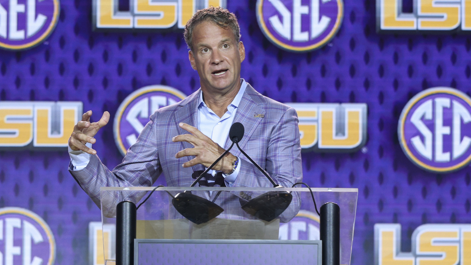 https://www.yardbarker.com/media/d/a/da7ded481fd9add5c7998f04e9594ae78381670a/thumb_16x9/lsus-lane-kiffin-balks-his-own-suggested.jpg?v=1