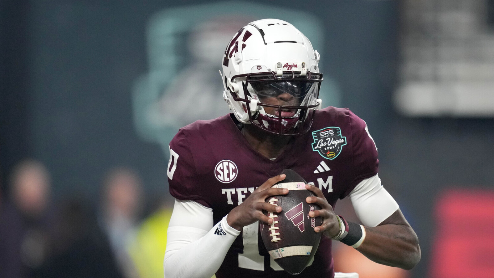 https://www.yardbarker.com/media/d/a/da83aa18f9bf0ee8acbdf9ac8fb455b4ac796cca/thumb_16x9/hofer-help-texas-m-qb-next-level.jpg?v=1