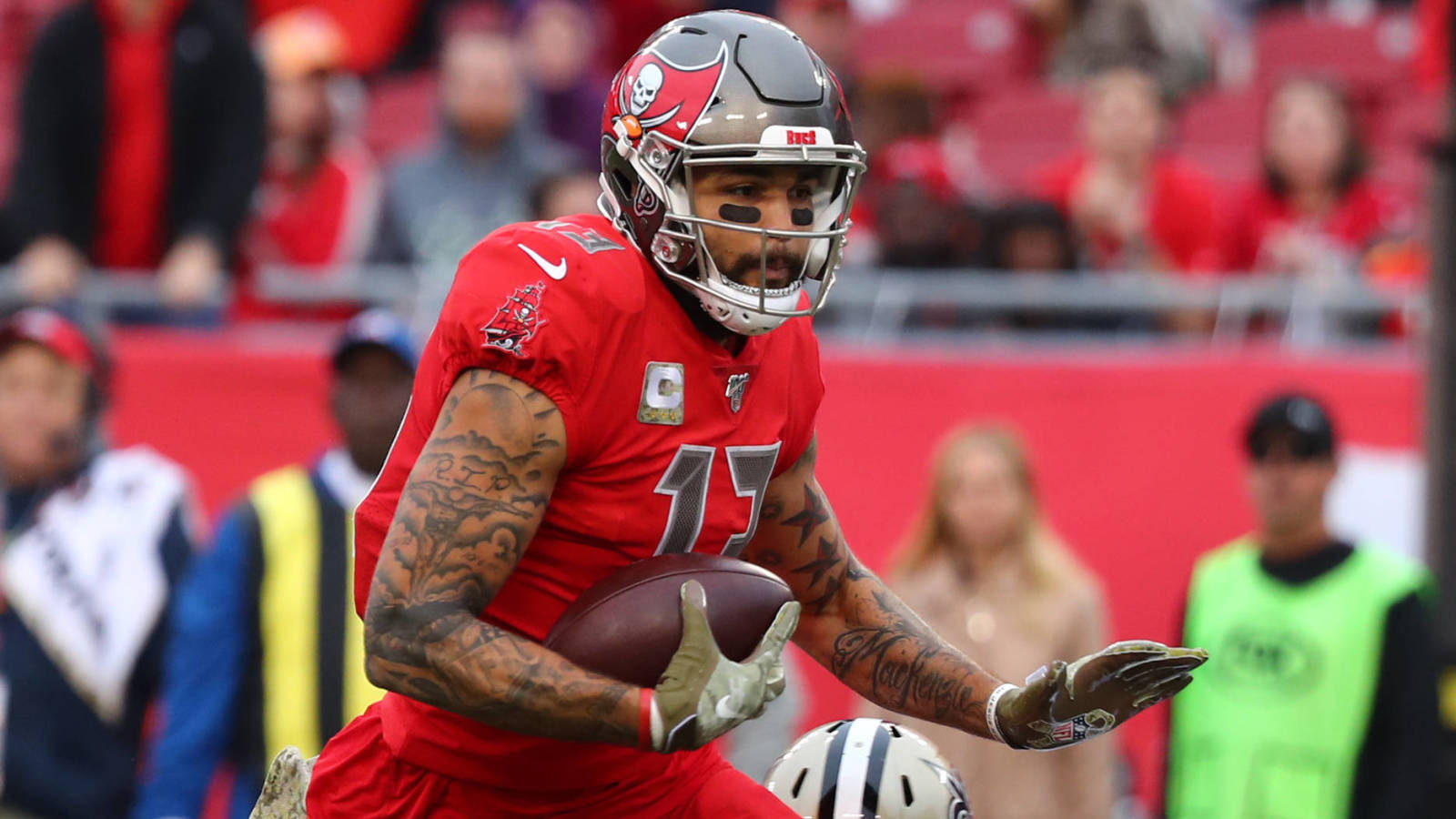 Mike Evans suffers hamstring injury on 61yard TD catch Yardbarker