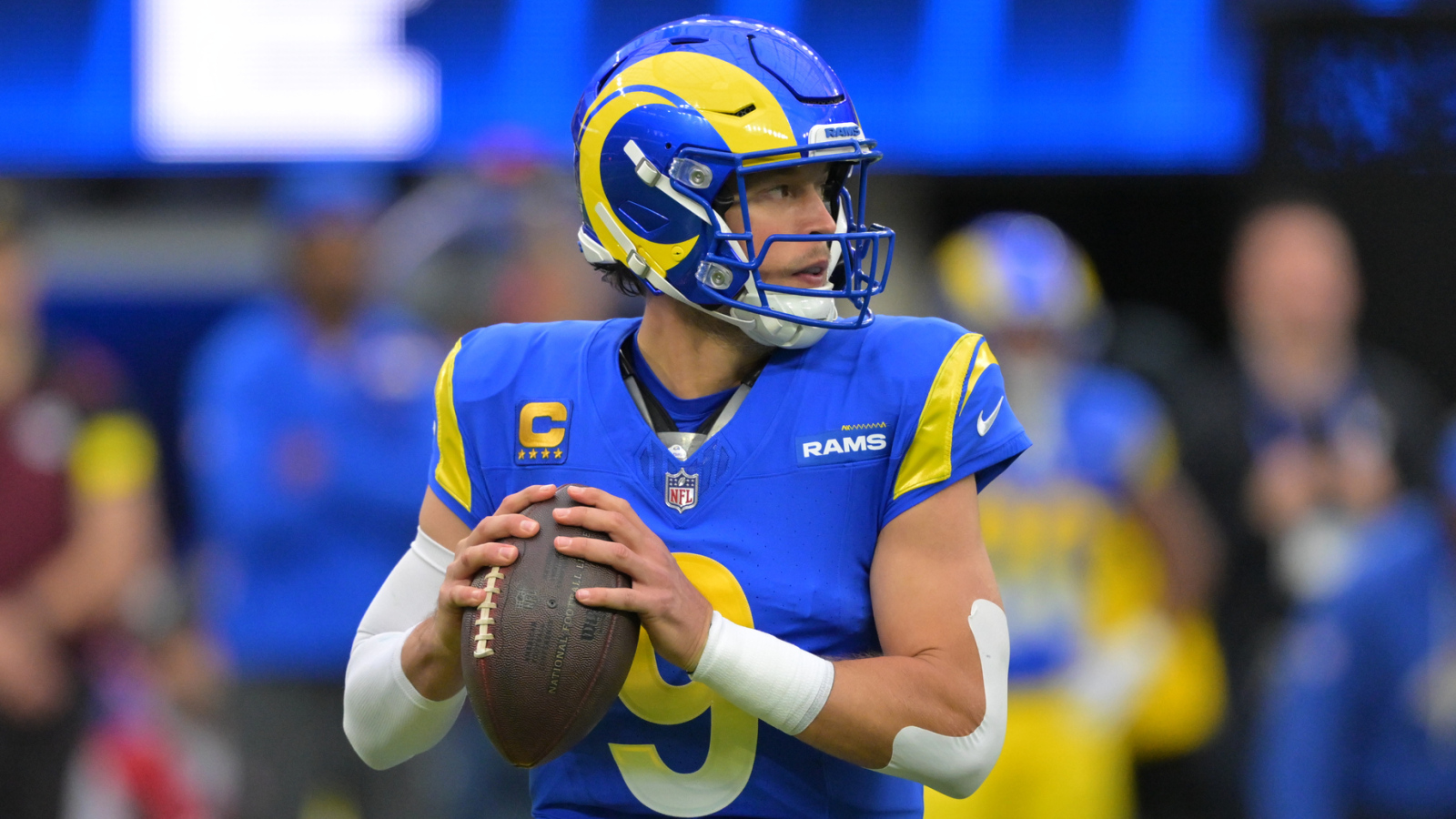 https://www.yardbarker.com/media/d/a/da9c2dbac34c08dd1349a440da60f554575d47f1/thumb_16x9/matthew-stafford-explains-decision-return-rams.jpg?v=1