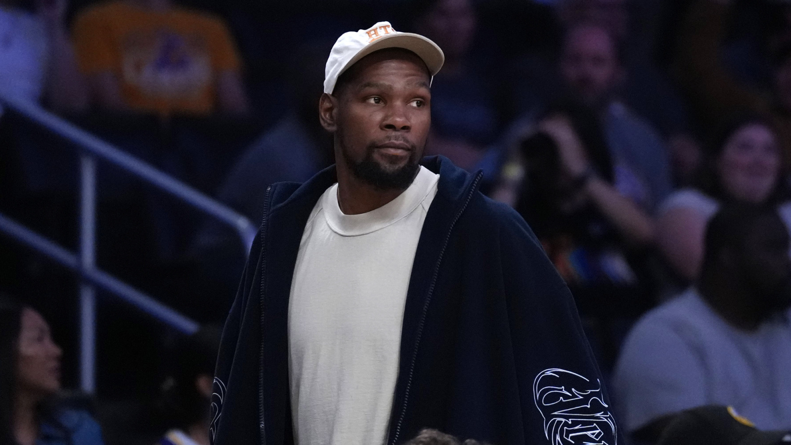 https://www.yardbarker.com/media/d/a/daf964b4553ff6bdefcf0f1e028cd84ce3baa415/thumb_16x9/27-2025-los-angeles-california-usa-kevin-durant.jpg?v=1