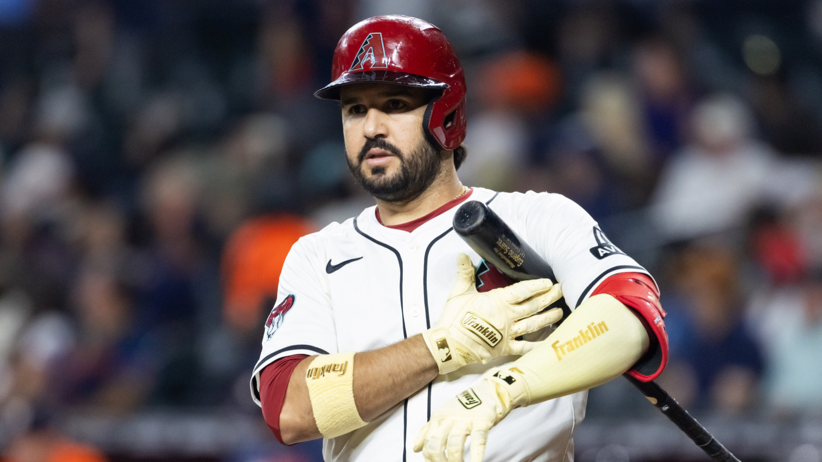https://www.yardbarker.com/media/d/b/db10d89fa44e3687009d450ea4c4fd313b5325ea/thumb_16x9/eugenio-suarez-heads-al-playoff-team-blockbuster.jpg?v=1