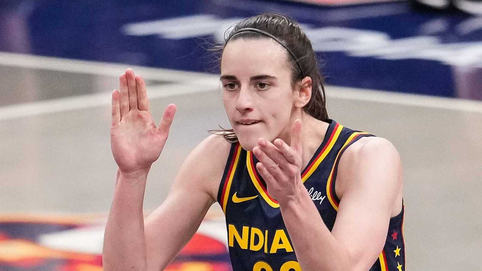 https://www.yardbarker.com/media/d/b/db1f8b09d1cc3f2a5180c58ea24f794a3a5c9473/thumb_16x9/indiana-fever-guard-caitlin-clark-22-claps-her.jpg?v=1