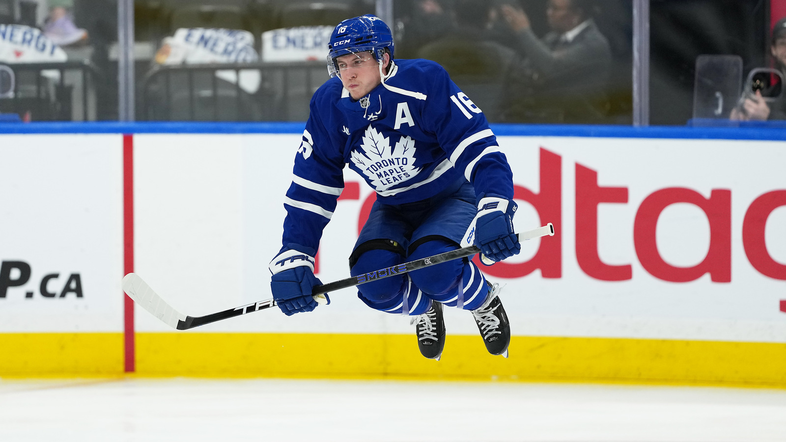 https://www.yardbarker.com/media/d/b/db2255e18c900321f88d4e2493c38bc8afa3192b/thumb_16x9/7-2025-toronto-ontario-toronto-maple-leafs-right.jpg?v=2