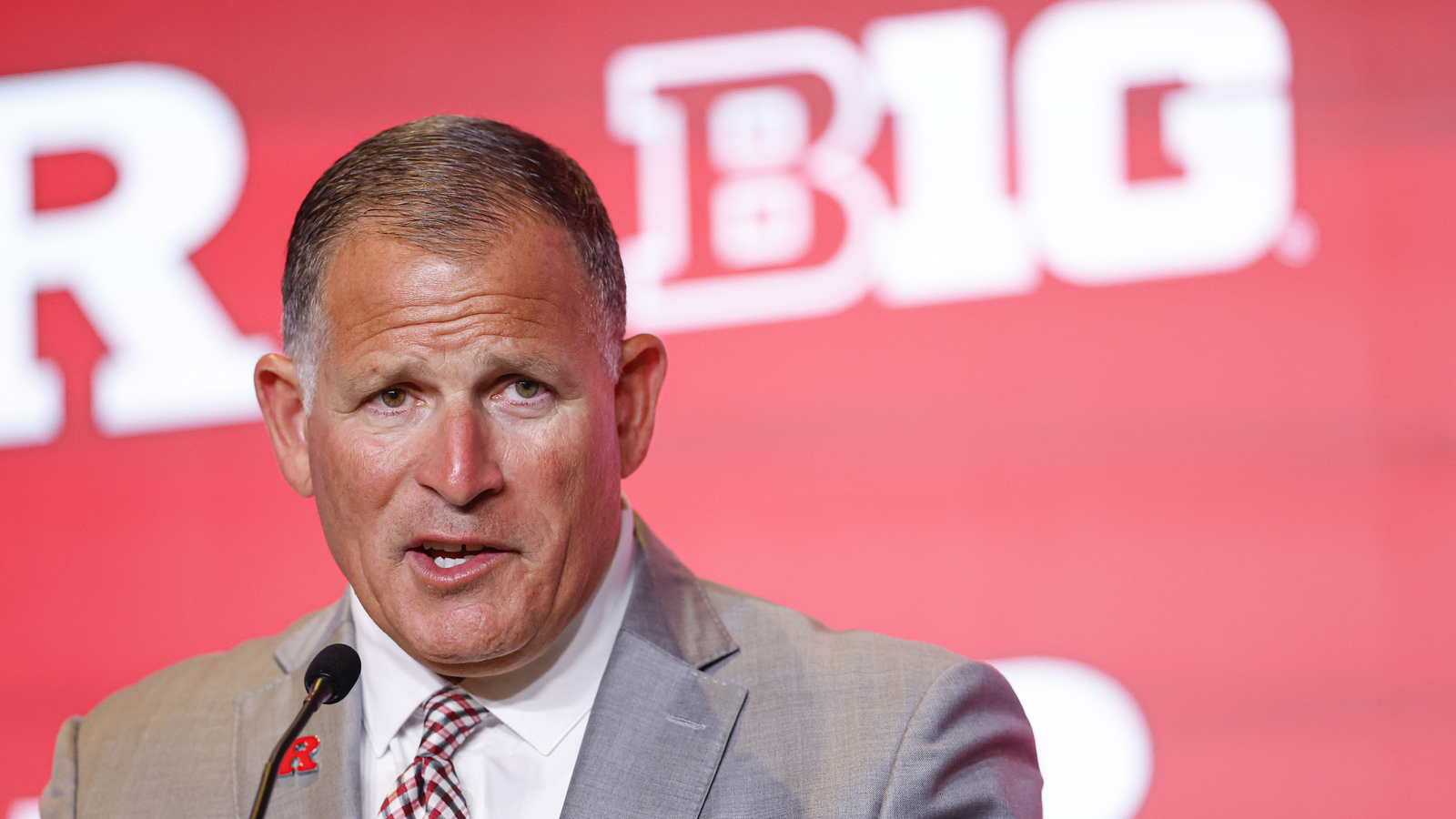 https://www.yardbarker.com/media/d/b/db38e5ab26080419d4118fd5d430cf8f15e22427/thumb_16x9/rutgers-hits-rock-bottom-embarrassing-week-1-loss.jpg