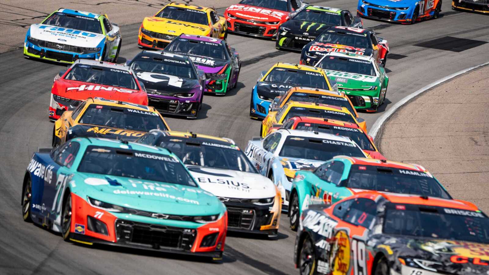 https://www.yardbarker.com/media/d/b/db4e541ab849dd618dd6aa13782f88bbd2ebbf86/thumb_16x9/adam-stevens-nascars-return-iowa-different-animal.jpg?v=1