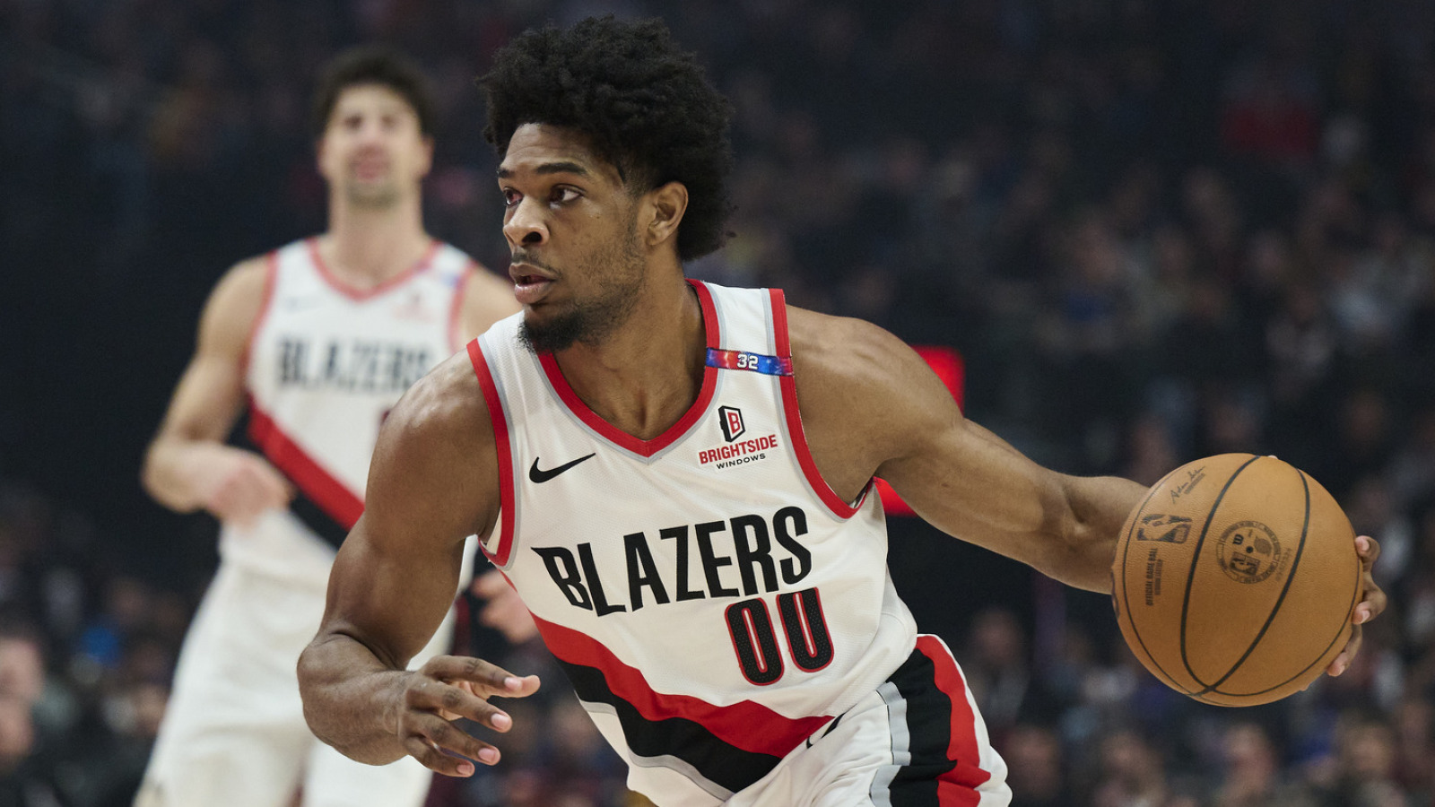 https://www.yardbarker.com/media/d/b/db623c14b4557c9e44c4d08032763da0c086caac/thumb_16x9/young-trail-blazers-guard-suffers-torn-left.jpg?v=1