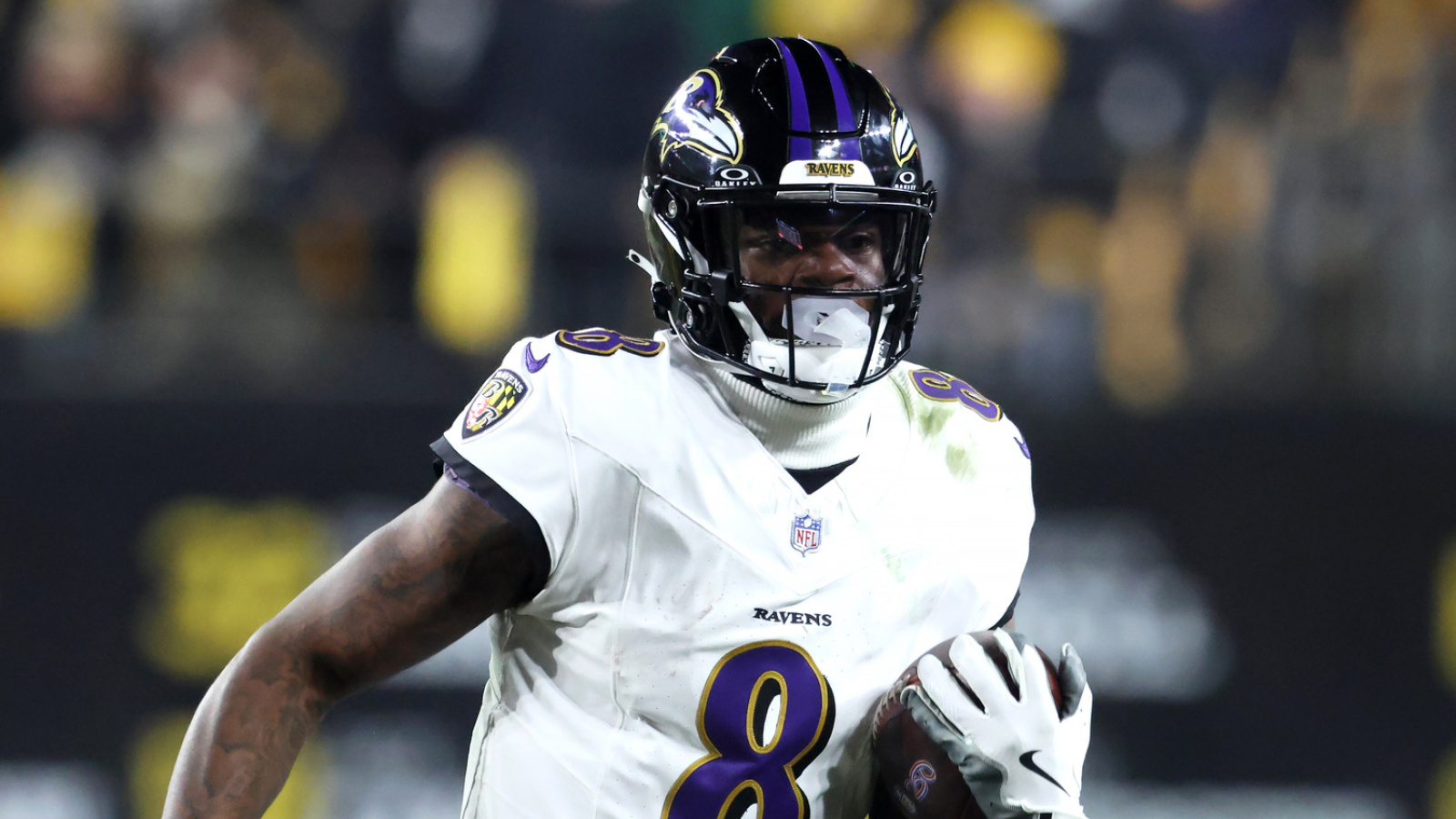 https://www.yardbarker.com/media/d/b/db9aad535df6a6974f7b7e670ef740f2d5264e44/thumb_16x9/nfl-teams-keeping-eye-on-interesting-lamar.jpg?v=1