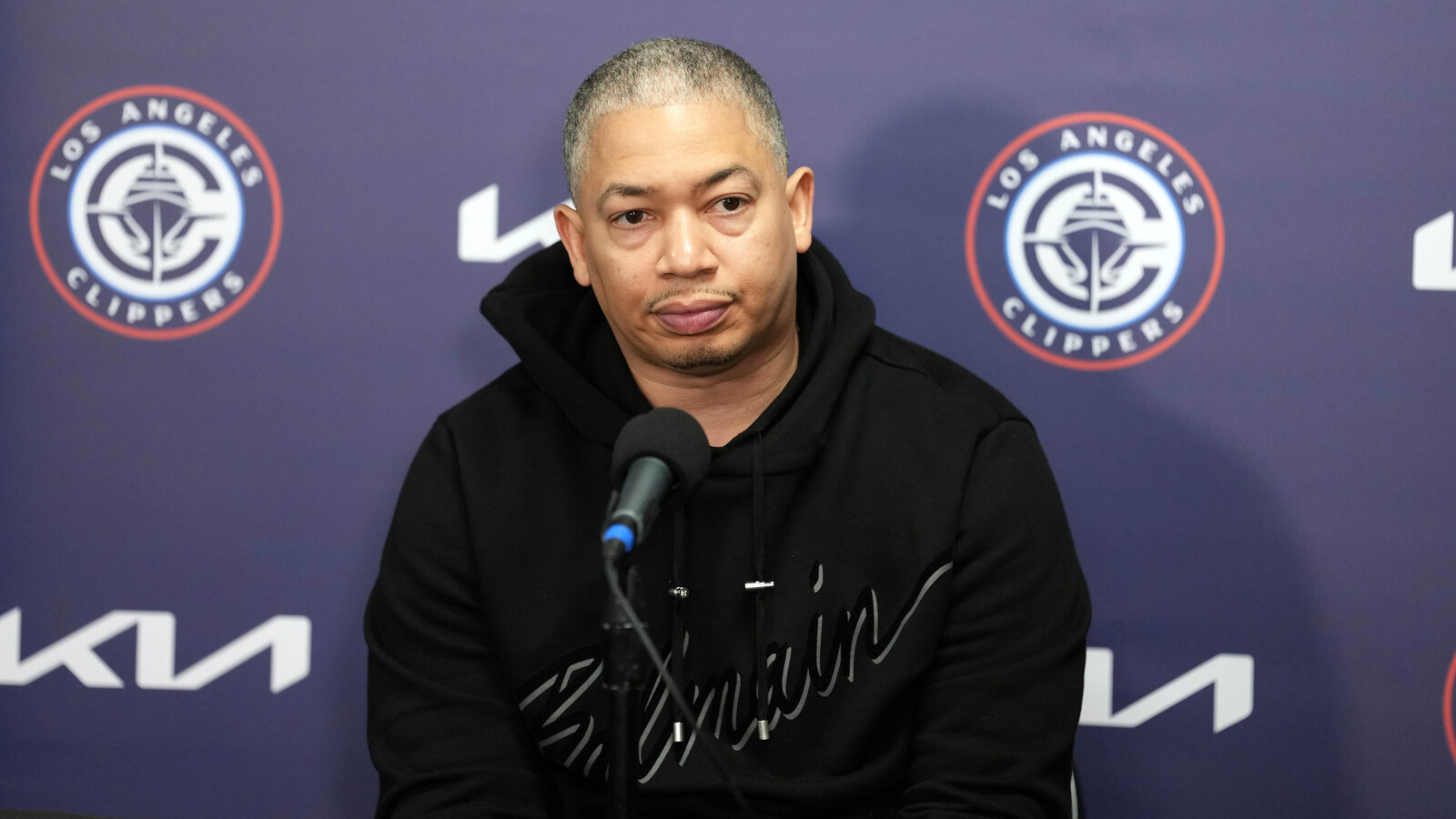 https://www.yardbarker.com/media/d/c/dc31c805dc55419b48801cf03209bf3efabb4eec/thumb_16x9/ty-lue-fires-back-kawhi-leonard-says-clippers.jpg