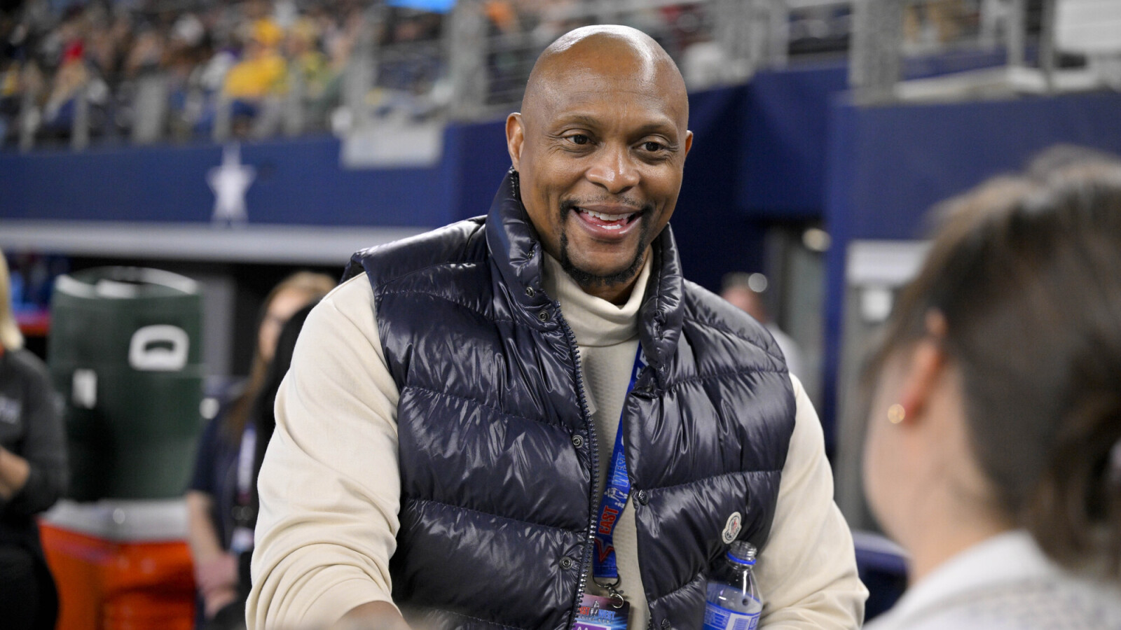 Bowling Green hires former Heisman Trophy winner as new head coach Bowling Green hires former Heisman Trophy winner as new head coach