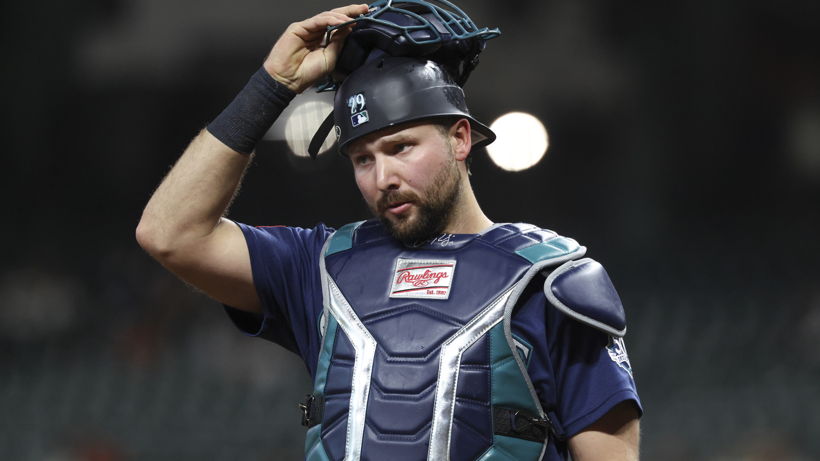 https://www.yardbarker.com/media/d/c/dc5ca688e7470c320d864ecabee124110908d0c0/thumb_16x9/mariners-cal-raleigh-heads-il-first-time-his.jpg