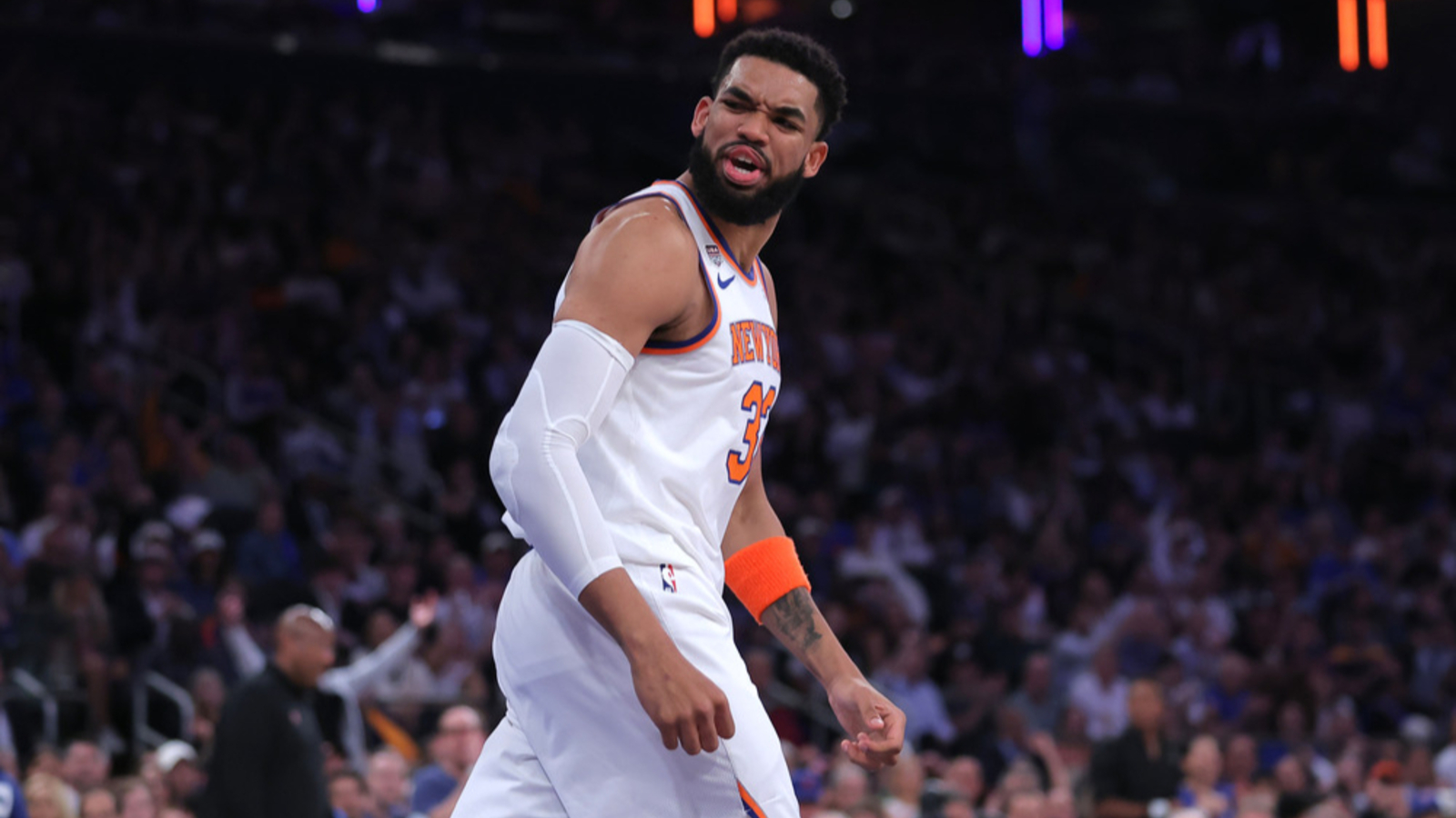 Knicks fans buy nearly half of Game 5 tickets in San Antonio